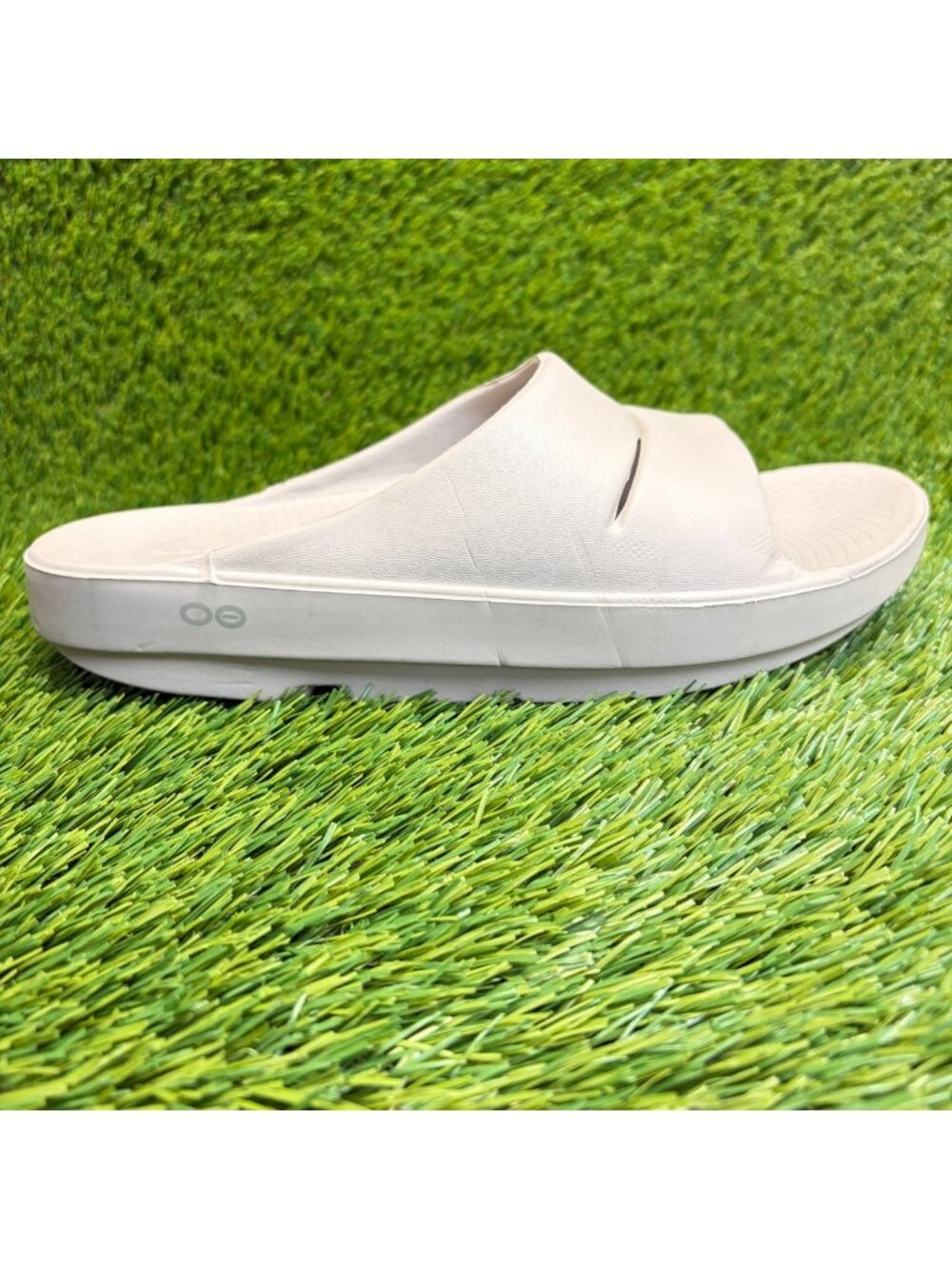 OOFOS OOahh Mens Size 8 Womens 10 Cream Beach Outdoor Recovery Slide Sandals